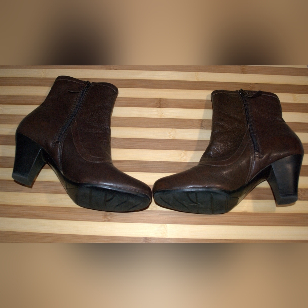Clarks Bendables Brown Leather Zip Up Block Heel Ankle Boots Shoes Women's 7 M - Picture 1 of 5